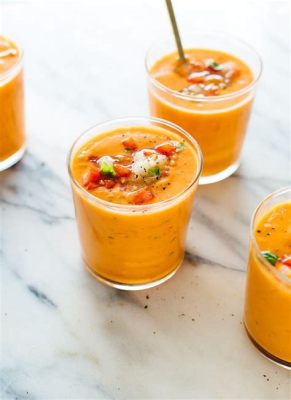  Gazpacho: Een Verfrissende Cocktail van Rige Groenten en Zomerse Kruiden!