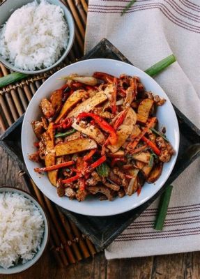  Xuzhou Spiced Tofu and Pork: Ontdek de pittige harmonie van zijdezachte tofu met sappige varkensvlees!